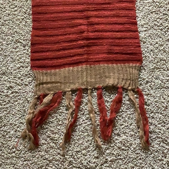 Scarf with fringe - Picture 2 of 6